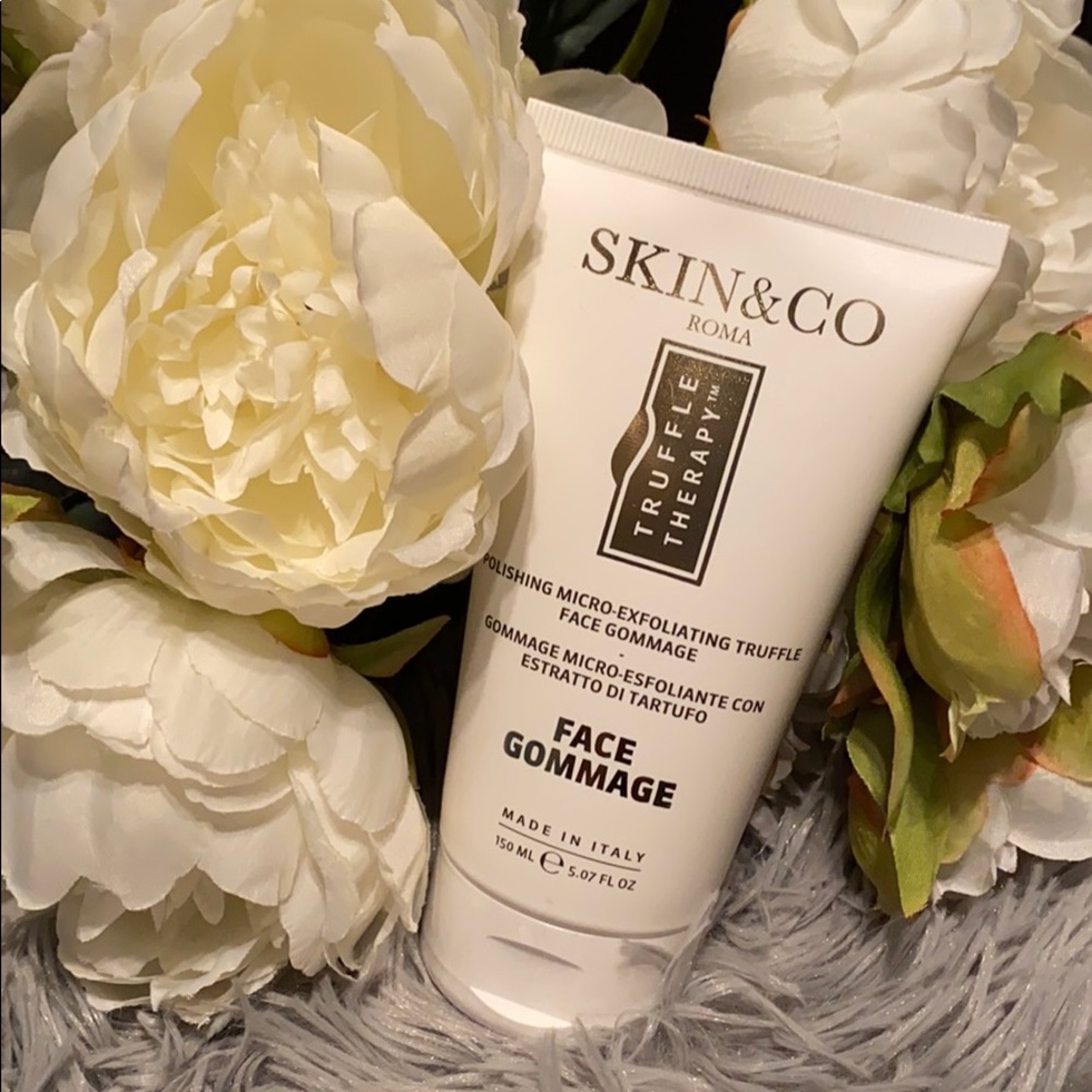 Skin&Co polishing micro exfoliating truffles face
